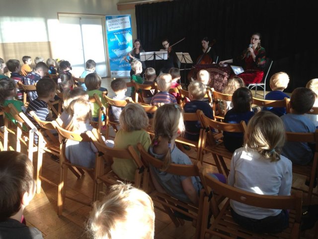 NIE BOJĘ SIĘ MUZYKI - koncert muzyki klasycznej w MDK 2 dla szkół i przedszkoli, 5.11.2014 r. Prowadzenie: Fundacja Fabryka Sztuki. http://www.niebojesiemuzyki.pl/